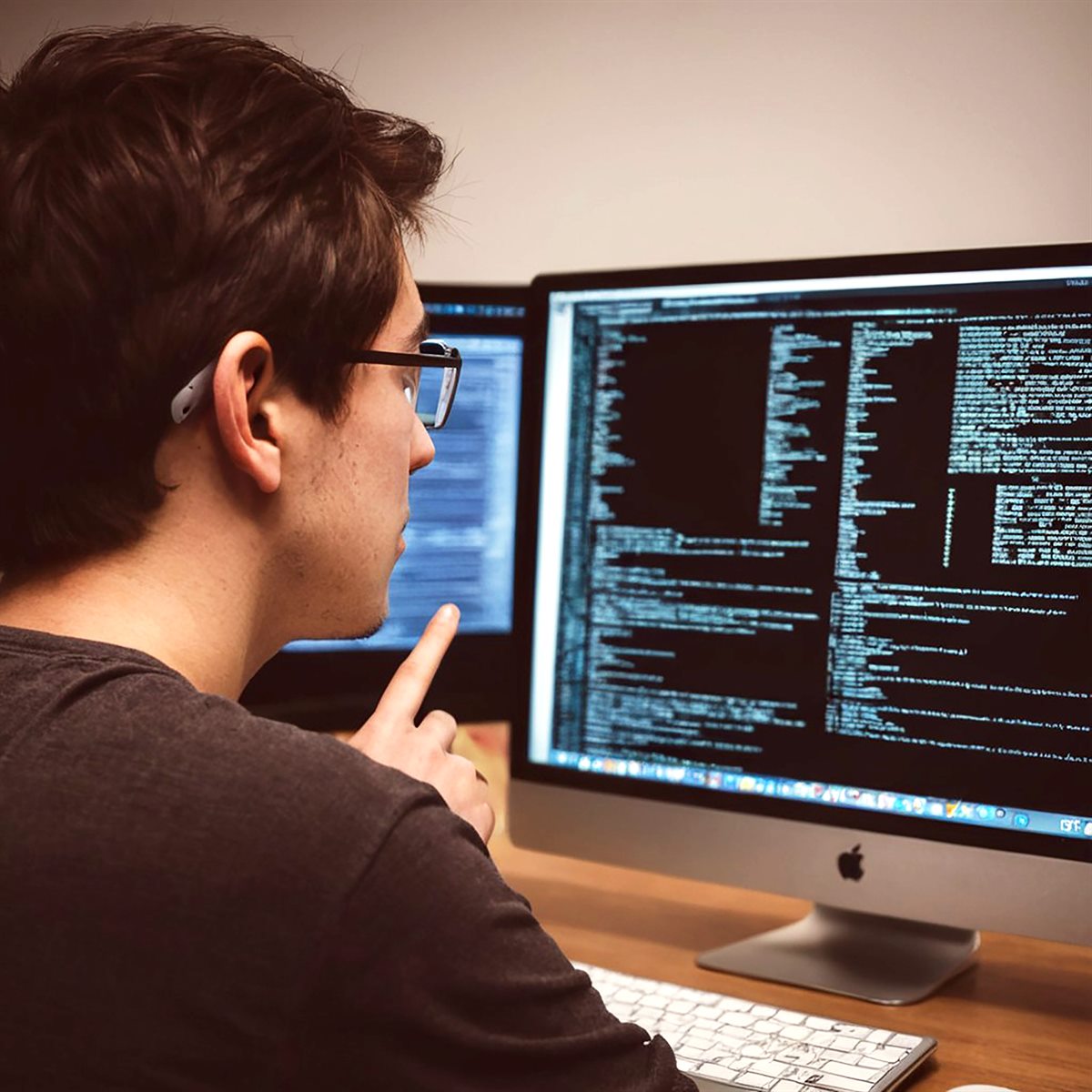 Coltin developer building a small business website in Bendigo on an iMac